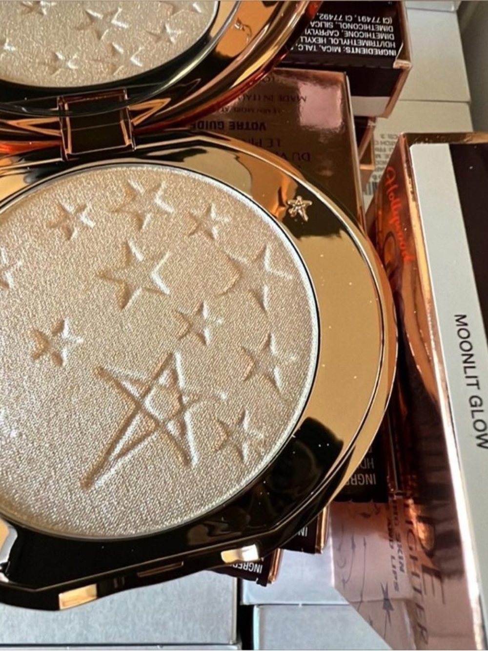 Charlotte Tilbury Hollywood Glow Glide Highlighter Moonlit Glow
